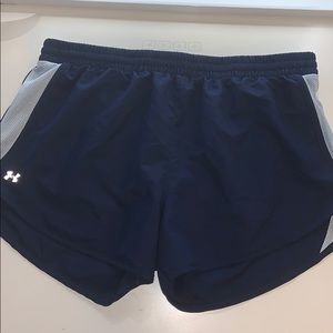Under Armour running shorts😍